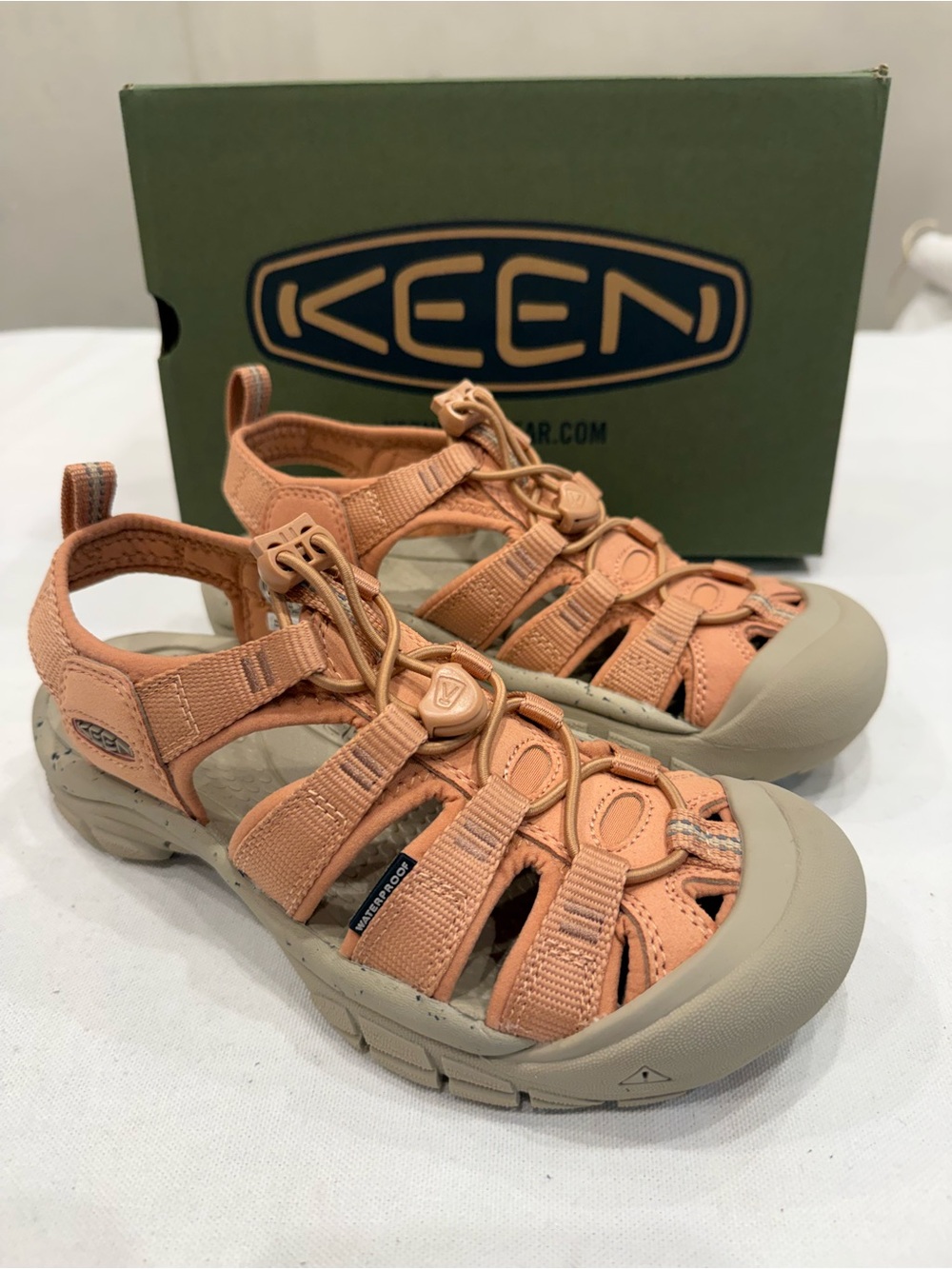 Keen Women's Newport H2 Cork Color Pink Size 5.5